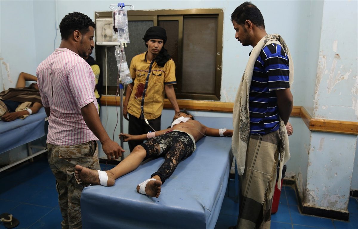 Child, who has been injured, receives medical attention at Al-Ravda hospital, in Taiz, Yemen on June 3, 2016.