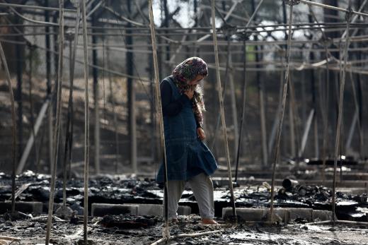 Fire destroy a refugee camp in Greece, thousands flee to safety